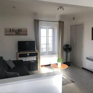 Appartement Studio Dans Le Centre Historique D’arles, Arles