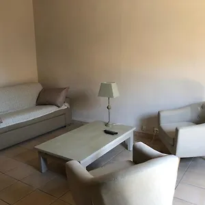 Appartement Aux Pieds Des Arènes, Arles